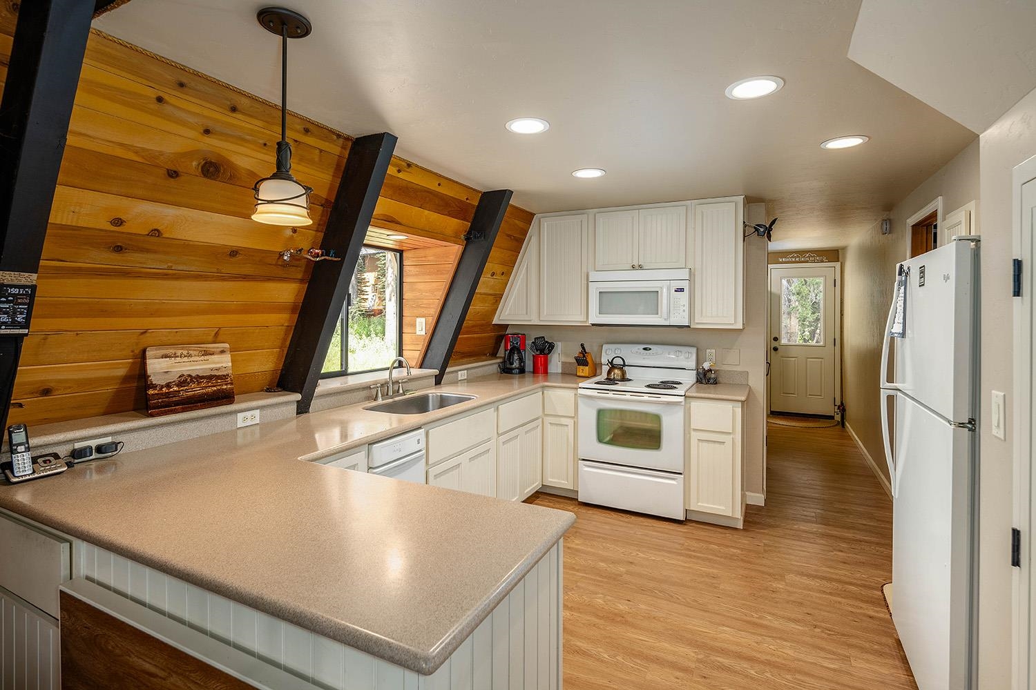 5514 Spruce Road Soda Springs, CA 95728 - Photo 10 of 18 Gallery Image 10