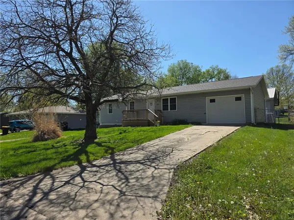$220,000 | 606 South Catalpa Street, Savannah, MO 64485