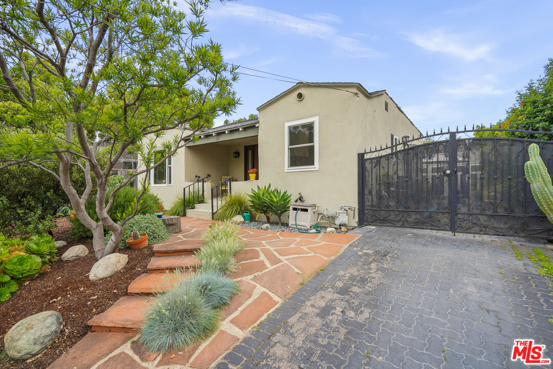 511 Crosby Street Altadena, CA 91001 - Photo 2 of 38 a view of a house with backyard and garden
