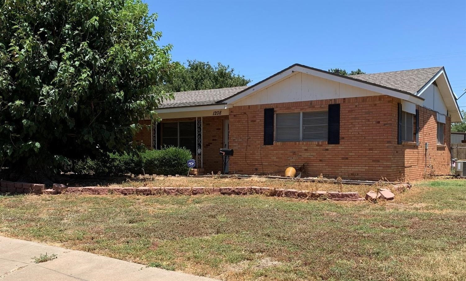 1208 Ave M Ralls, TX 79357 - Photo 1 of 22 a backyard of a house