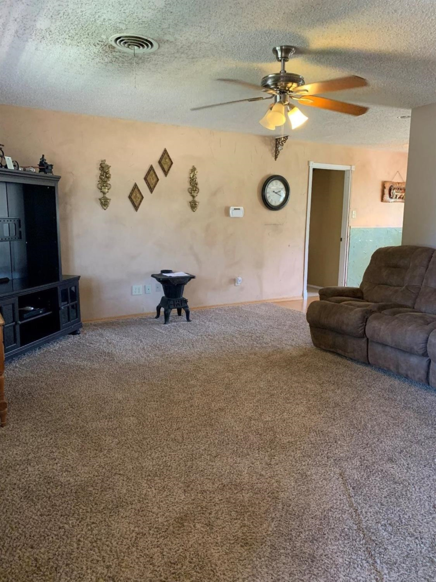 1208 Ave M Ralls, TX 79357 - Photo 4 of 22 a living room with furniture and a flat screen tv