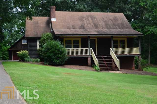 COUNTRY STYLE 3BR/2BA HOME WITH ROCKIN' CHAIR FRONT PORCH!