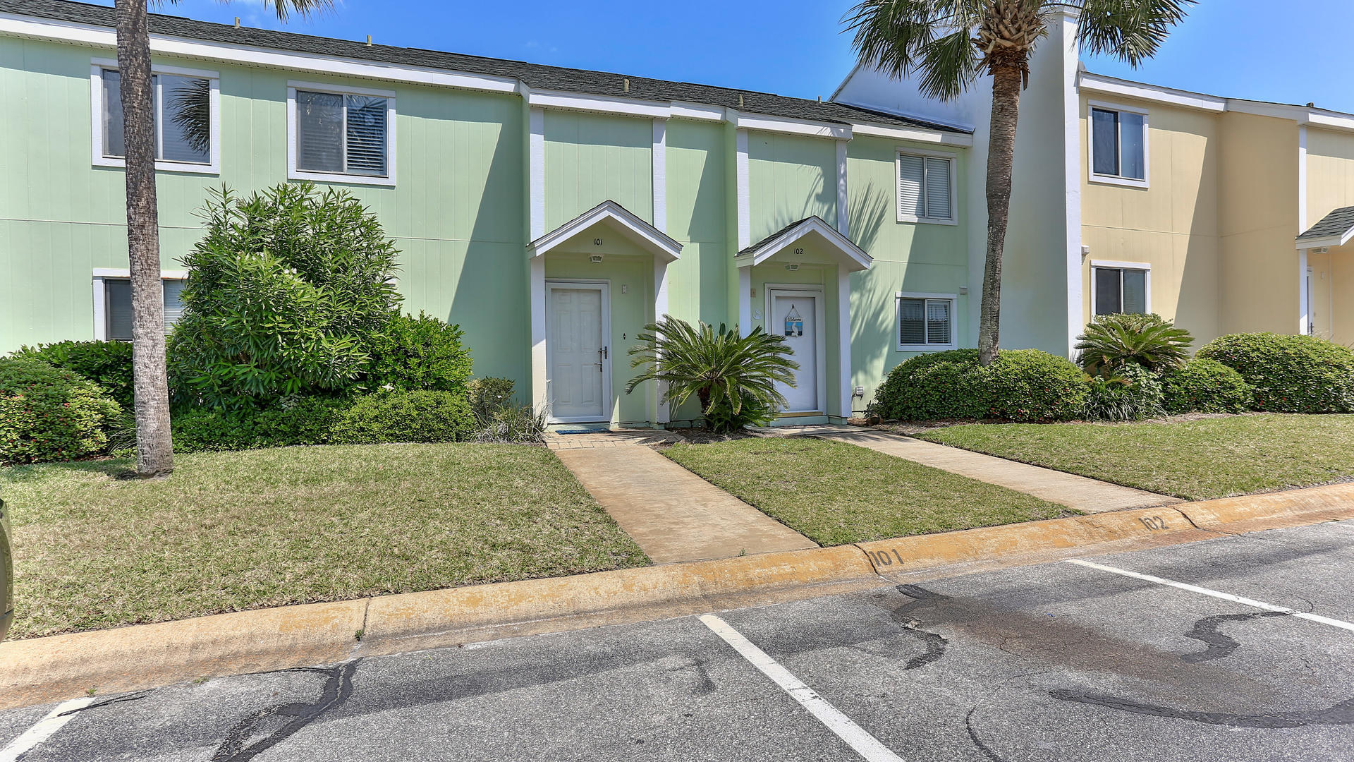 940 Highway 98, Unit 102 Destin, FL 32541 - Photo 4 of 18 a front view of a house with garden