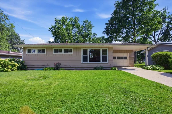 $159,900 | 905 Holiday Drive, Effingham, IL 62401