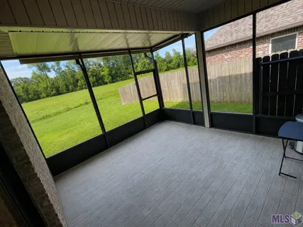 $369,000 | 980 Lakehaven Drive, Gonzales, LA 70737