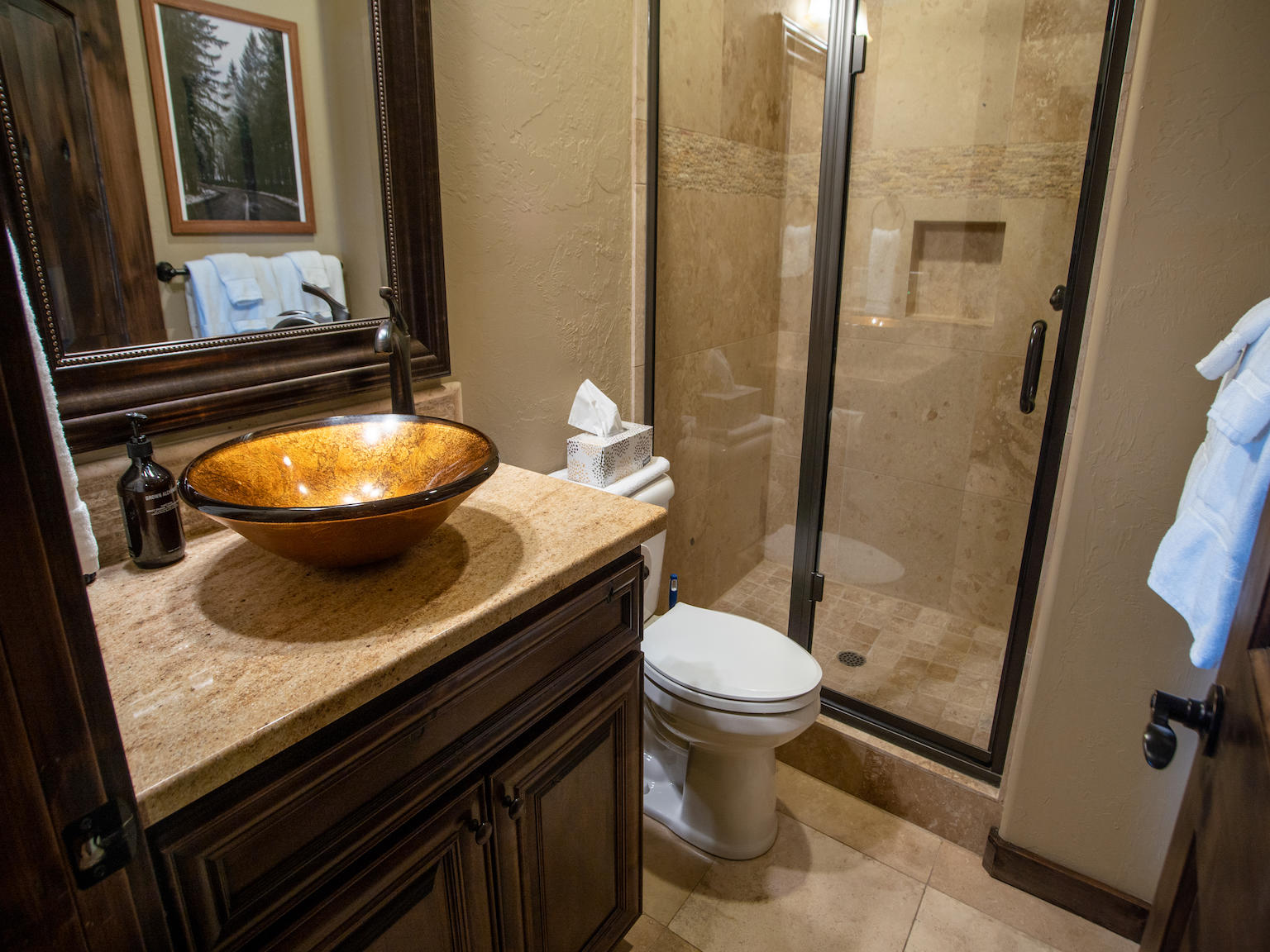56558 Dancing Rock Loop Bend, OR 97707 - Photo 22 of 33 bathroom5