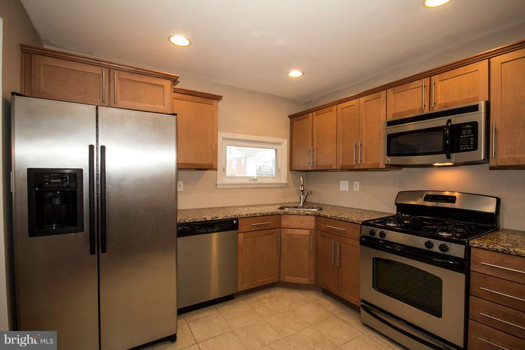 7843 Highpoint Road Baltimore, MD 21234 - Photo 11 of 30 Kitchen