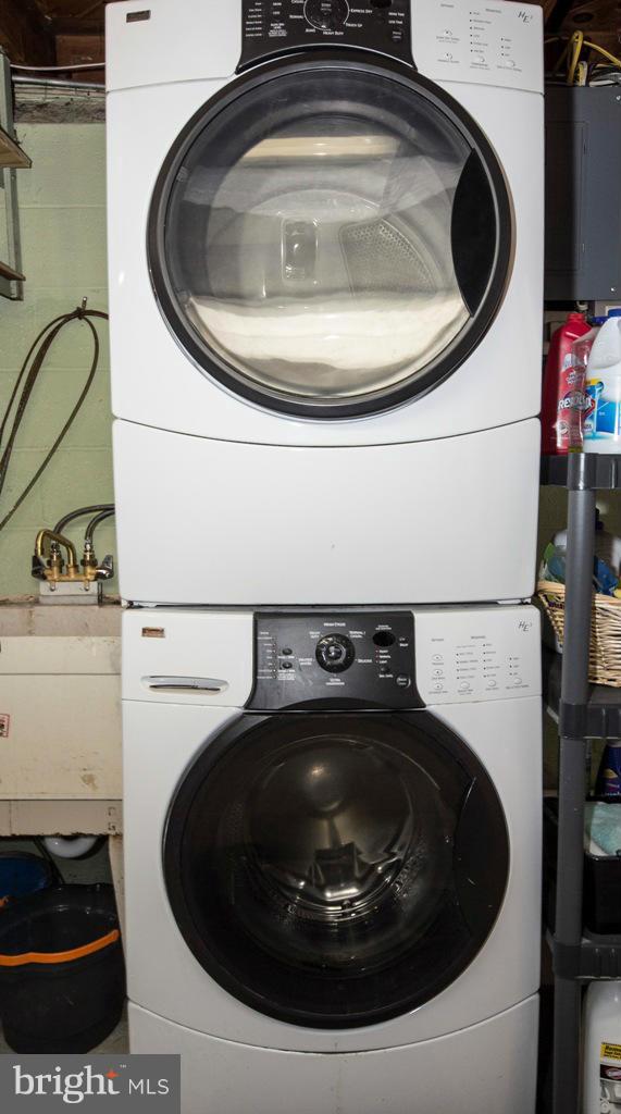7843 Highpoint Road Baltimore, MD 21234 - Photo 16 of 30 Washer/dryer