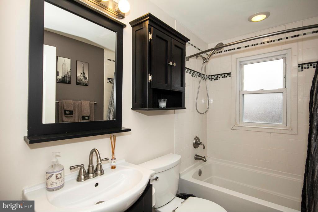 7843 Highpoint Road Baltimore, MD 21234 - Photo 20 of 30 Full Bath