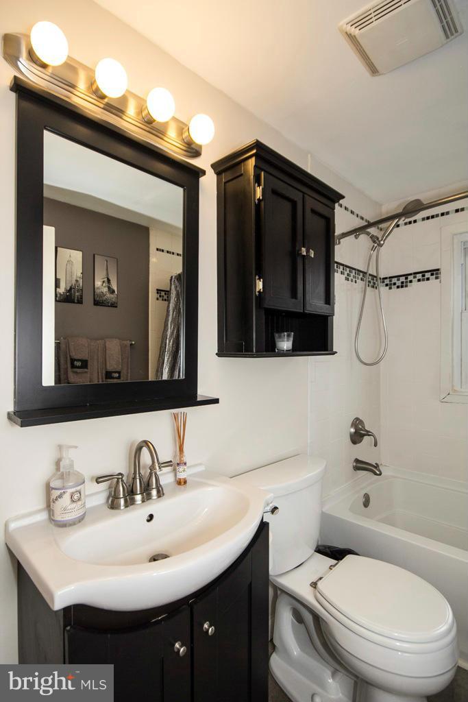 7843 Highpoint Road Baltimore, MD 21234 - Photo 21 of 30 Full Bath