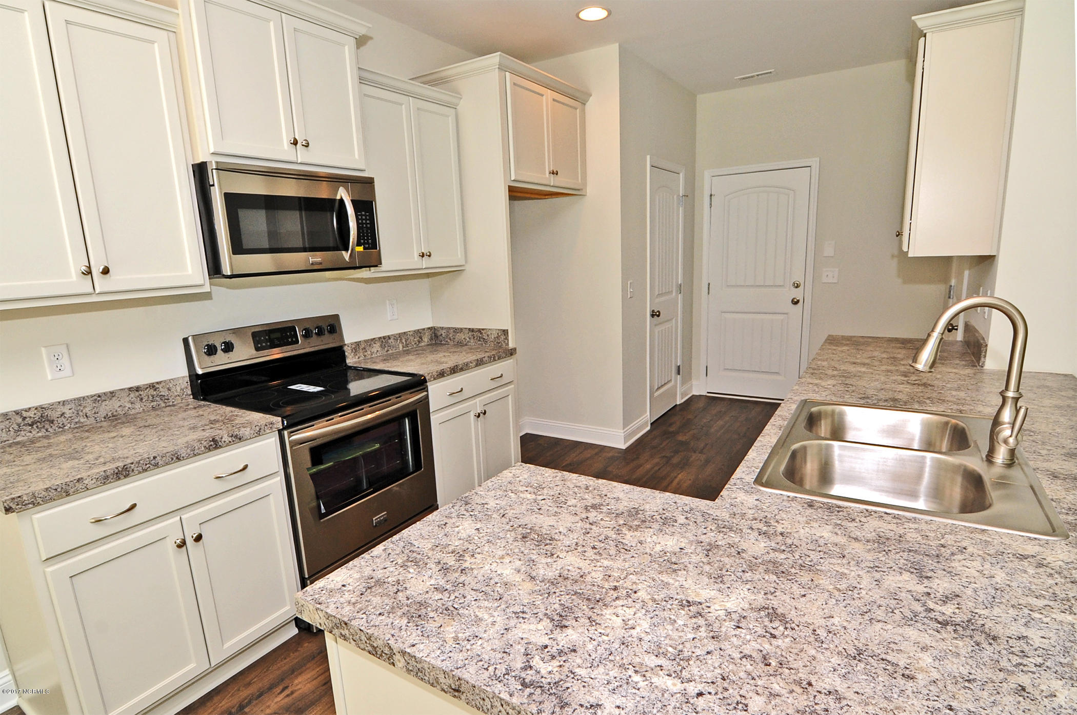 409 Lehigh Road Wilmington, NC 28412 - Photo 3 of 16 Kitchen 2