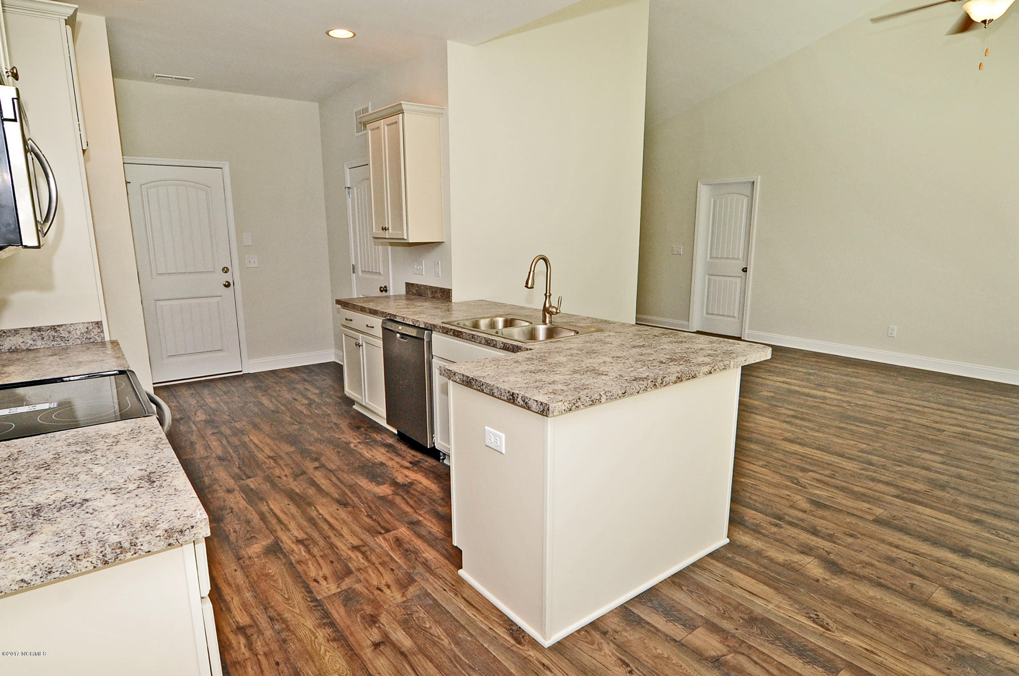 409 Lehigh Road Wilmington, NC 28412 - Photo 4 of 16 Kitchen 3