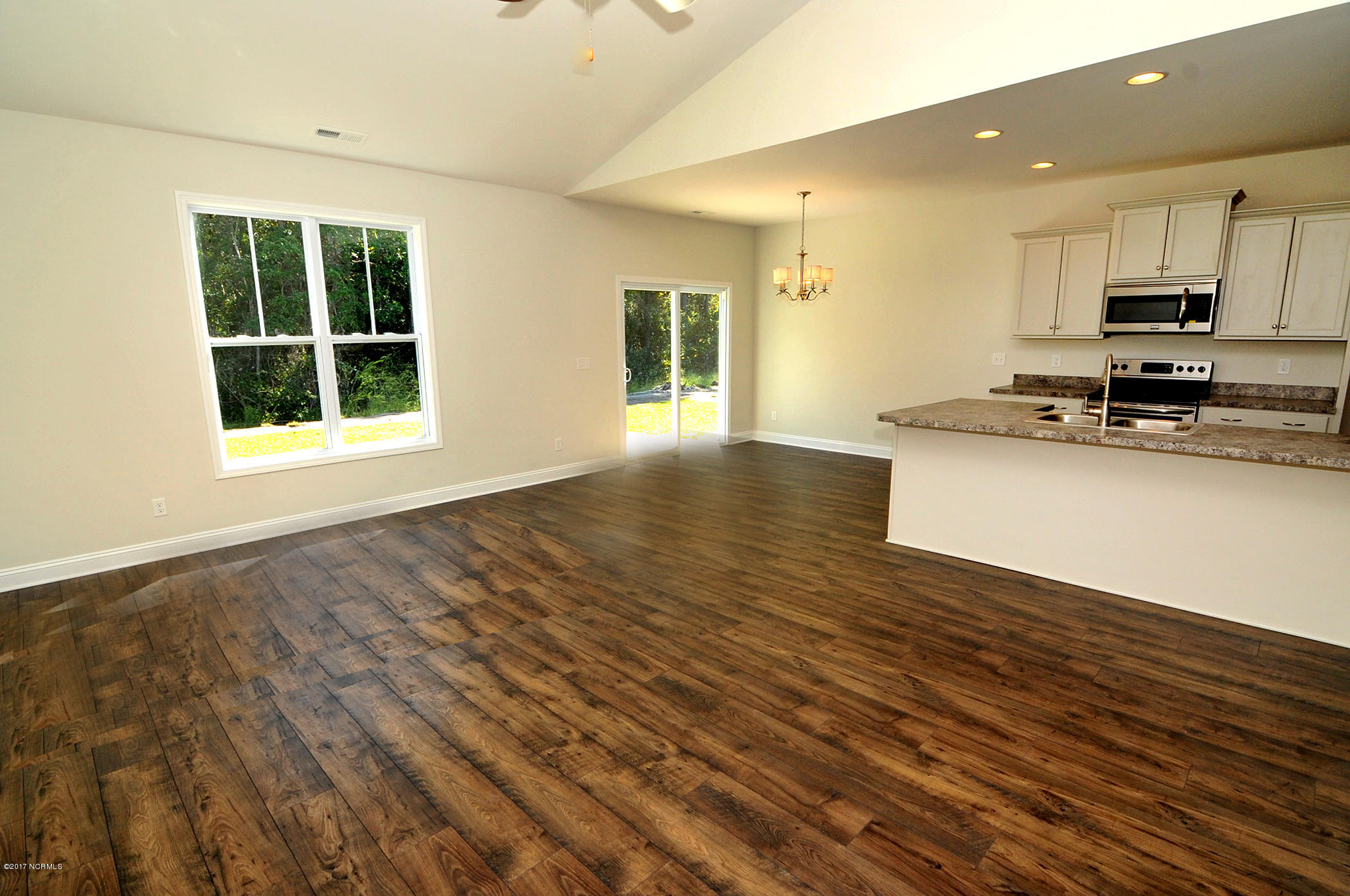 409 Lehigh Road Wilmington, NC 28412 - Photo 5 of 16 Living Area 2