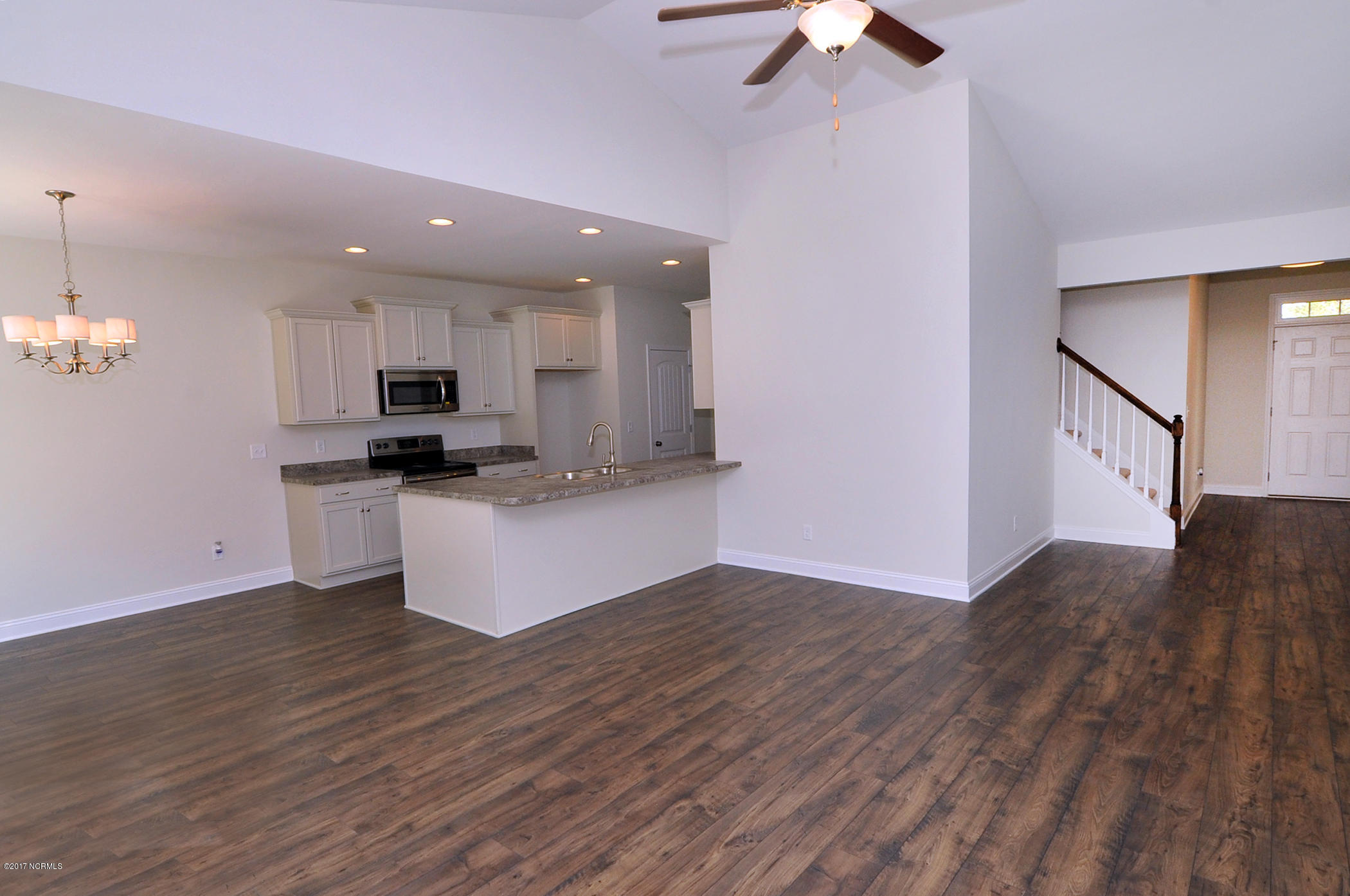 409 Lehigh Road Wilmington, NC 28412 - Photo 6 of 16 Living Area