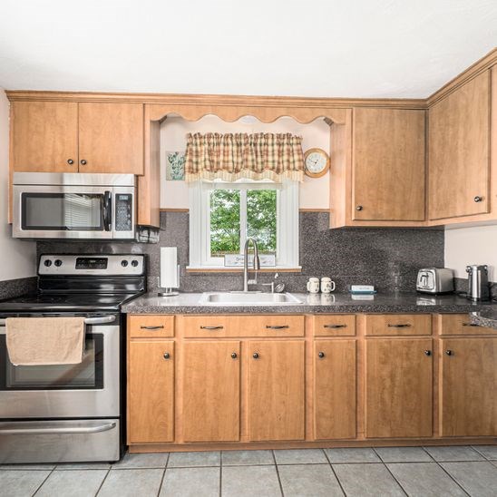 37 Airway Road Warwick, RI 02886 - Photo 8 of 22 Gallery Image 8