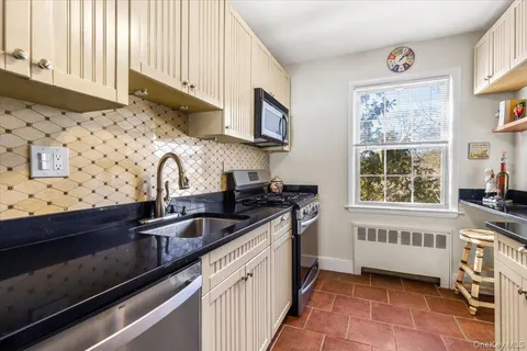 $260,000 | 21 Fieldstone Drive, Unit 197, Hartsdale, NY 10530