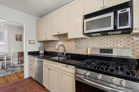 $260,000 | 21 Fieldstone Drive, Unit 197, Hartsdale, NY 10530
