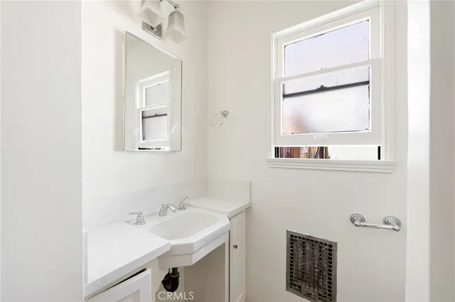 $2,300 | 1367 North Mentor Avenue, Pasadena, CA 91104