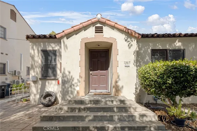 $2,300 | 1367 North Mentor Avenue, Pasadena, CA 91104