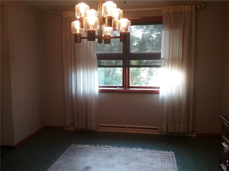 306 Lougeay Road Pittsburgh, PA 15235 - Photo 8 of 24 Gallery Image 8