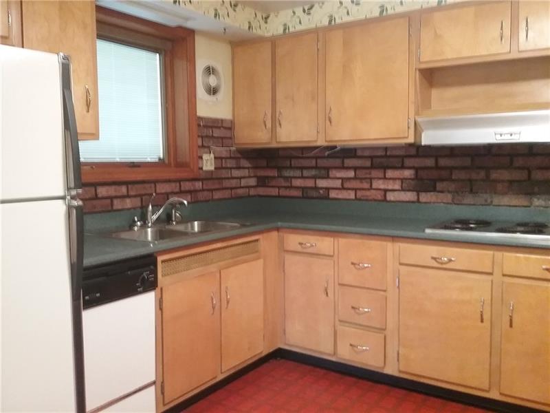 306 Lougeay Road Pittsburgh, PA 15235 - Photo 10 of 24 Gallery Image 10