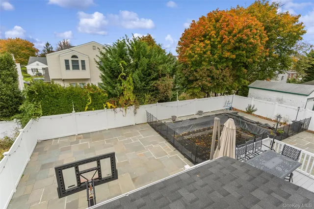 a view of an outdoor space