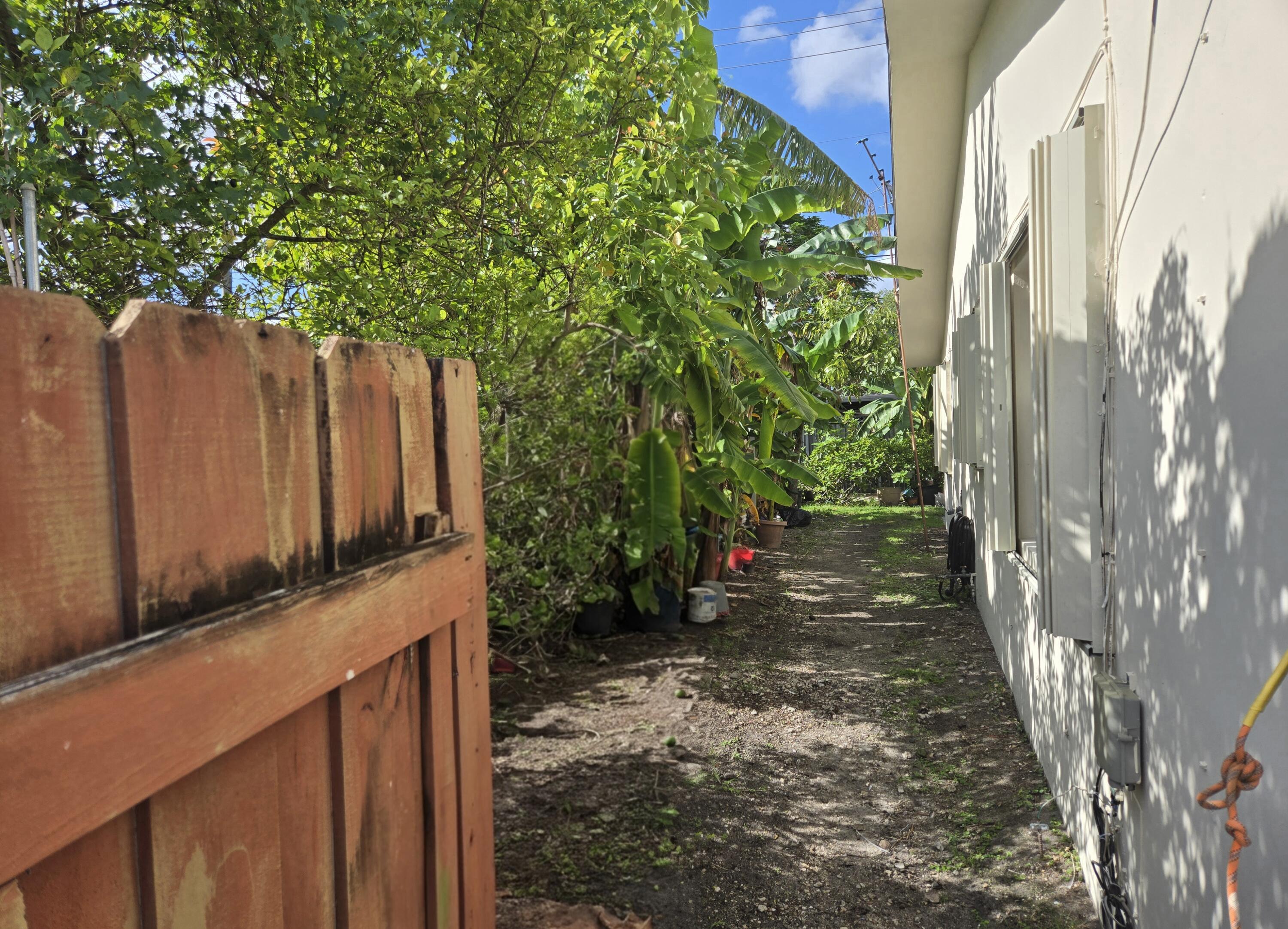 11302 Southwest 7th Street Miami, FL 33174 - Photo 9 of 25 09