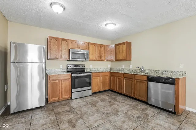 $1,955 | 12261 Maize Drive, Noblesville, IN 46060