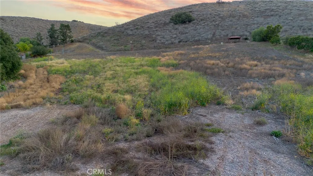 4944 Read Moorpark, CA 93021 - Photo 13 of 19 a view of a dry yard with green space