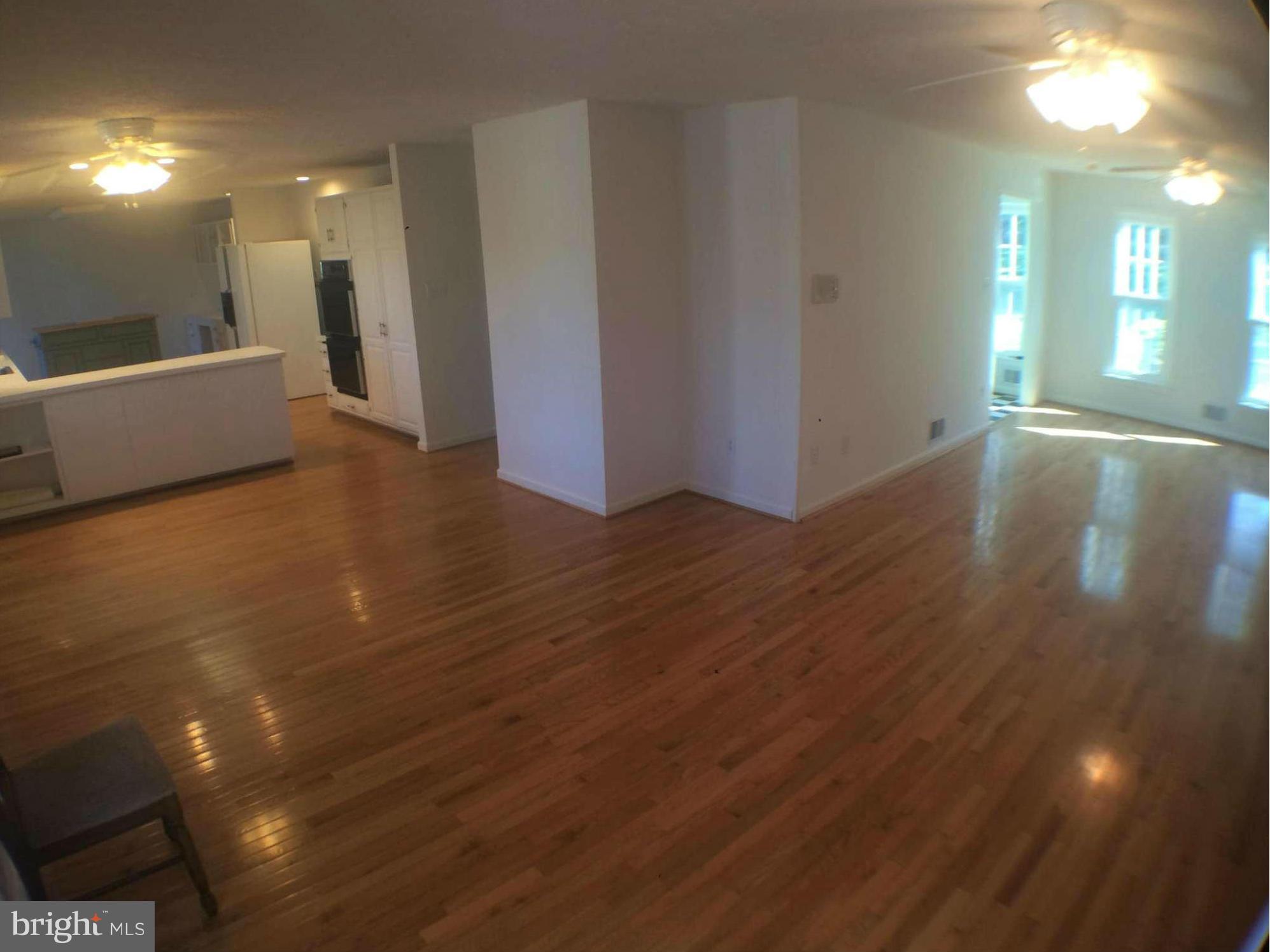 39597 Rodeffer Road Lovettsville, VA 20180 - Photo 11 of 30 Living Room