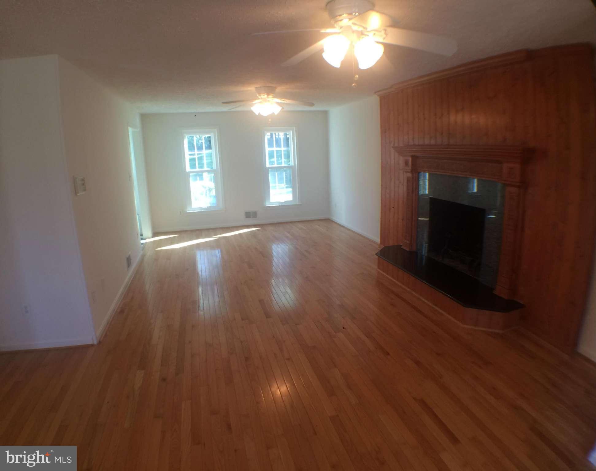 39597 Rodeffer Road Lovettsville, VA 20180 - Photo 12 of 30 Family Room