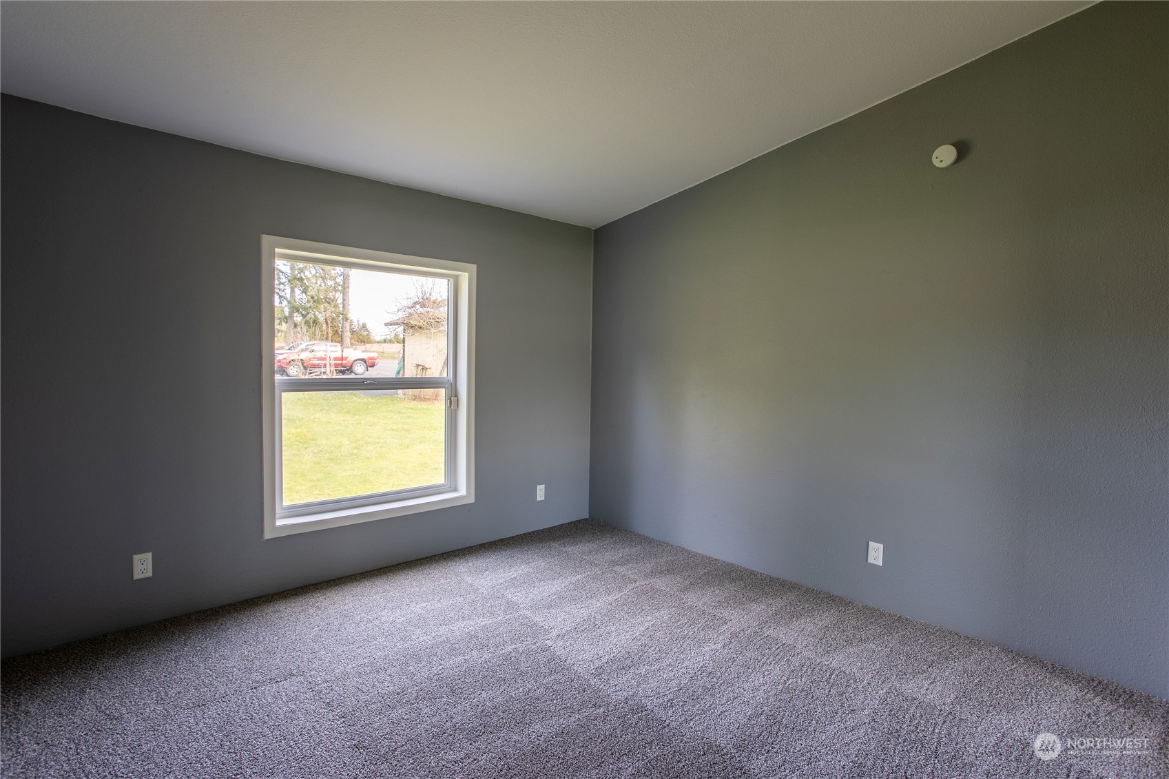 219 Lindbeck Road Winlock, WA 98596 - Photo 12 of 35 an empty room with a window