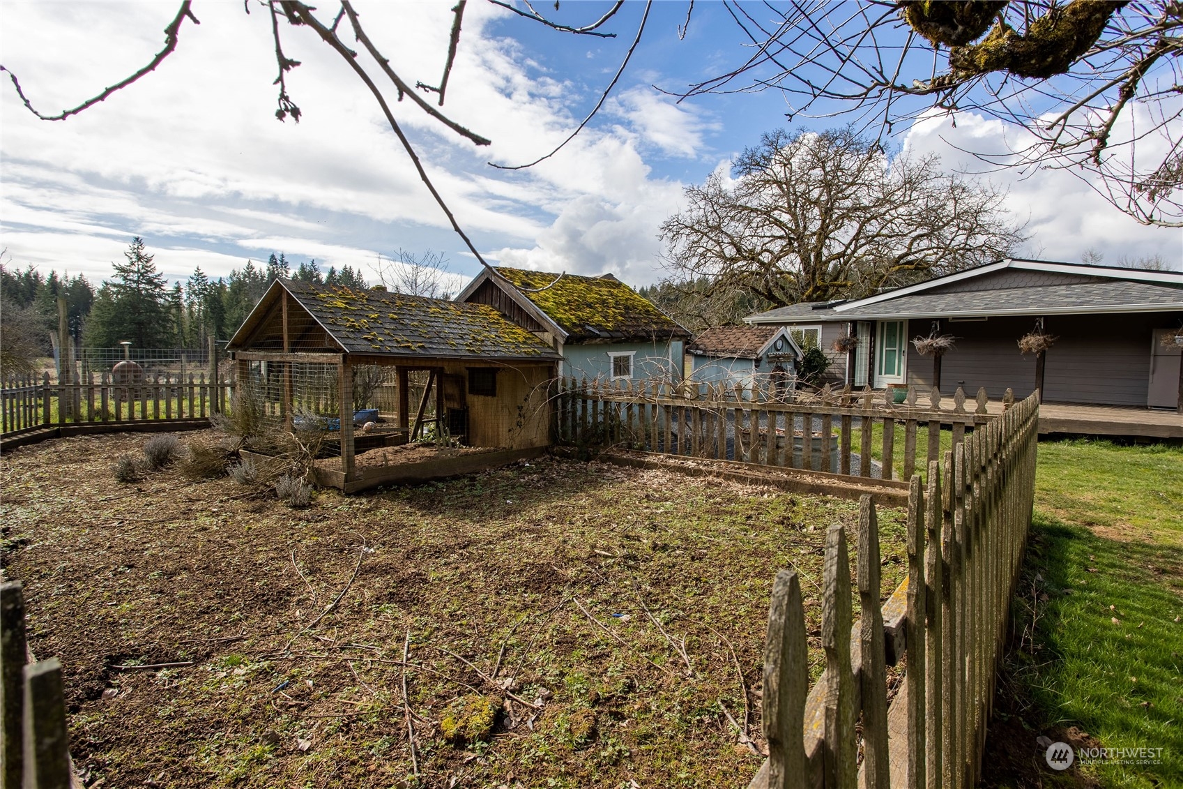 219 Lindbeck Road Winlock, WA 98596 - Photo 23 of 35 a view of house with roof deck