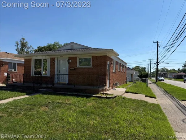$2,300 | 5902 North Lafayette Street, Dearborn Heights, MI 48127