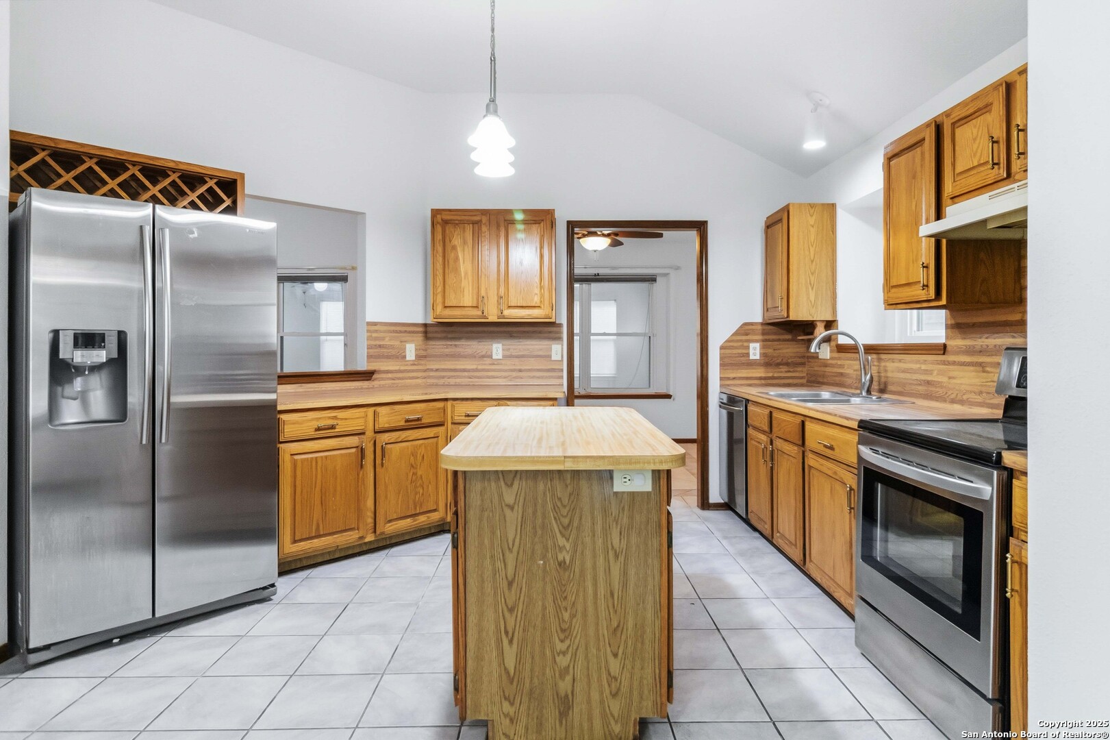 14658 Highland Ridge San Antonio, TX 78233 - Photo 12 of 35