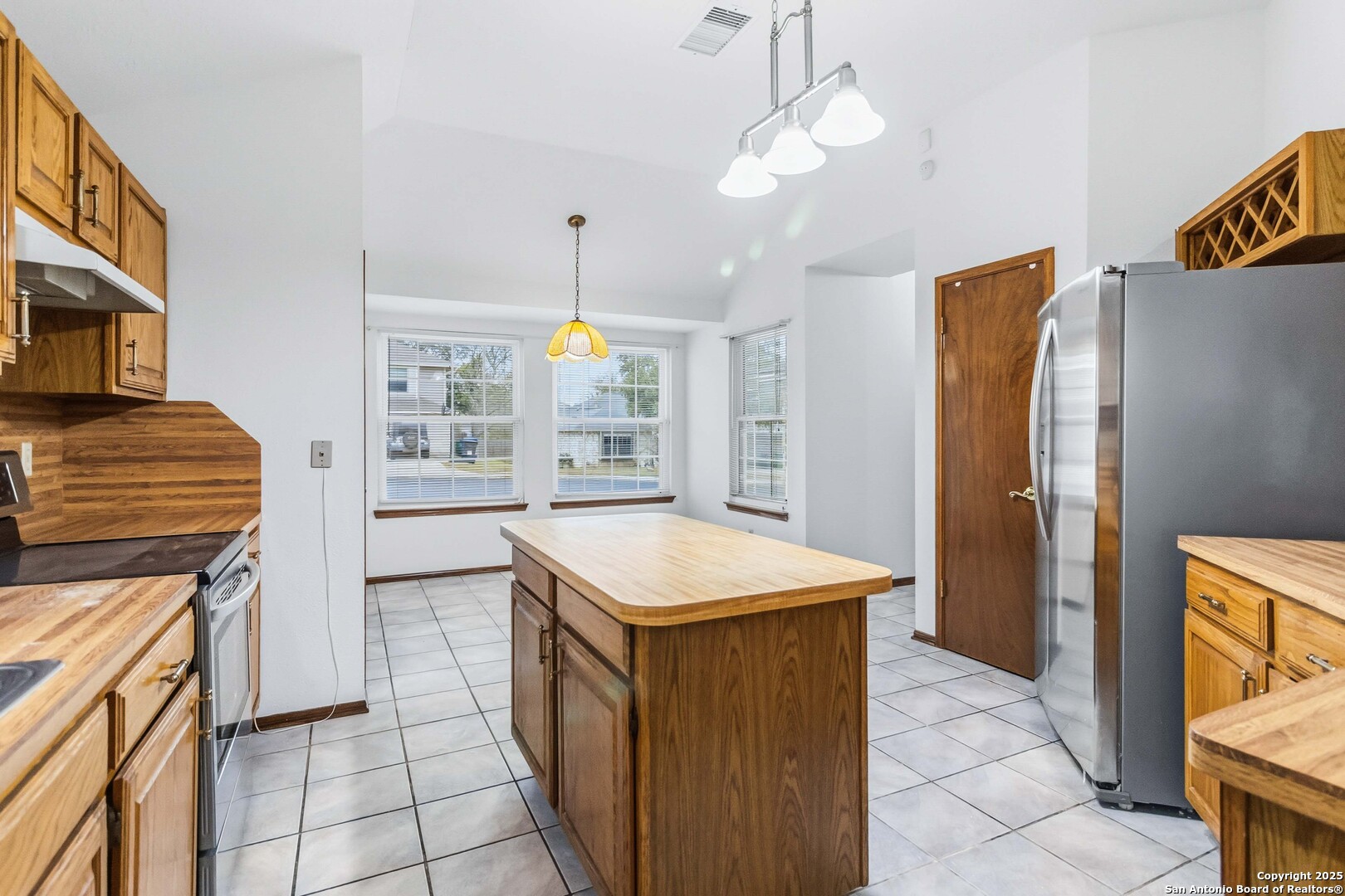 14658 Highland Ridge San Antonio, TX 78233 - Photo 9 of 35