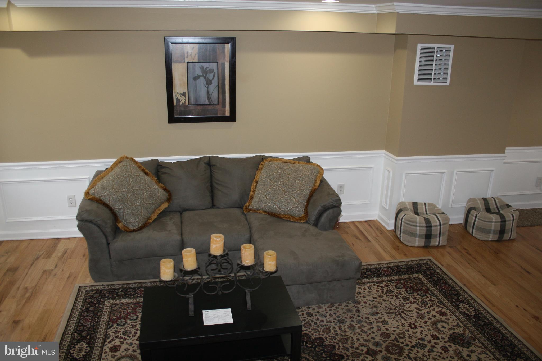5464 Whitwood Road Baltimore, MD 21206 - Photo 12 of 28 Living Room