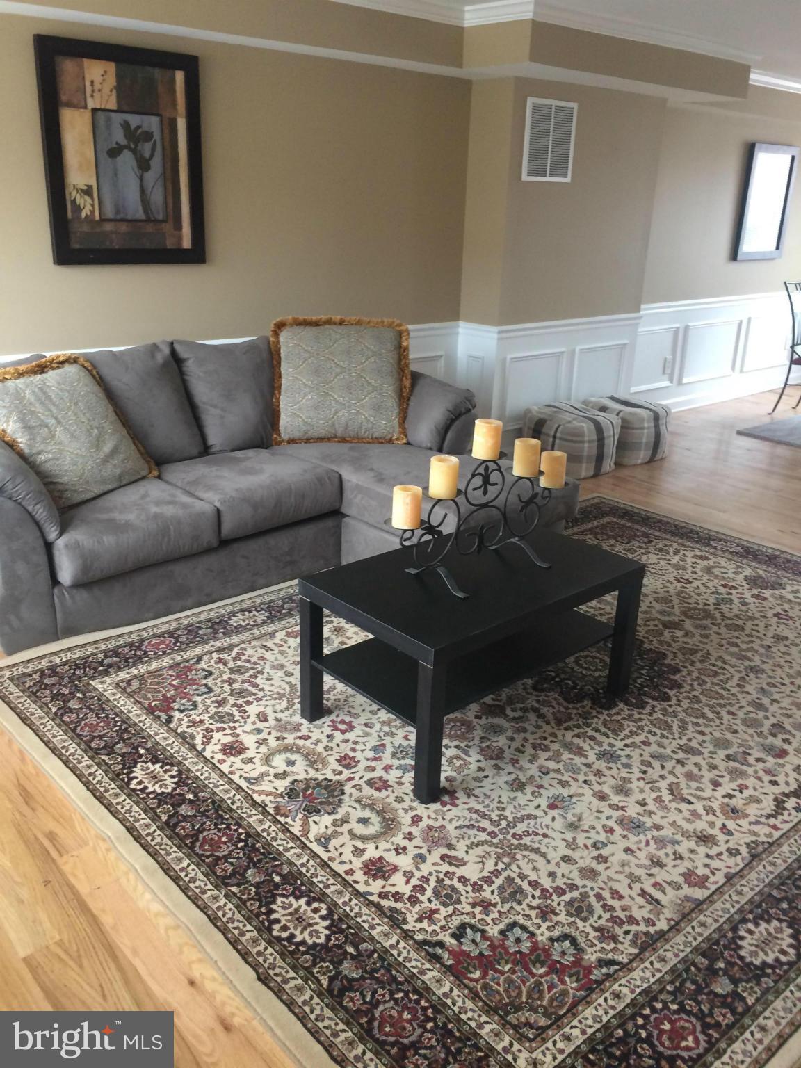 5464 Whitwood Road Baltimore, MD 21206 - Photo 15 of 28 Living Room