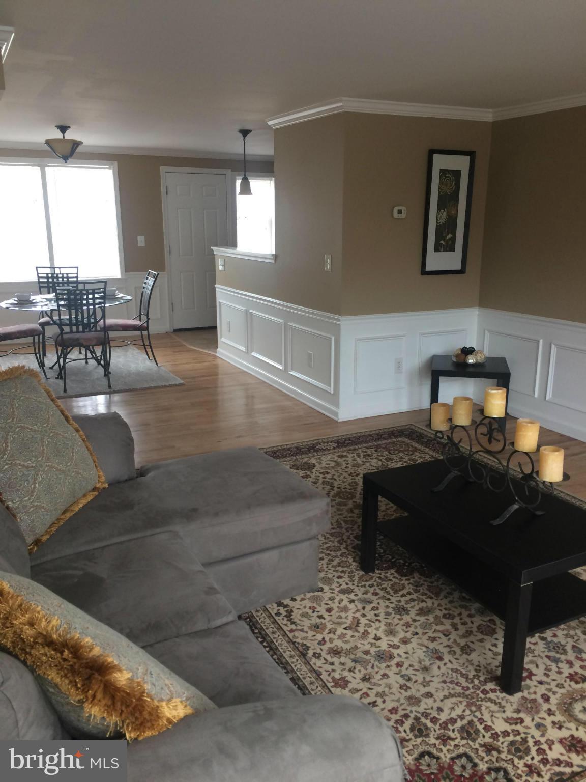 5464 Whitwood Road Baltimore, MD 21206 - Photo 18 of 28 Living Room