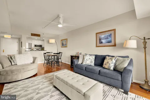 $399,000 | 4808 Moorland Lane, Unit 1102, Bethesda, MD 20814