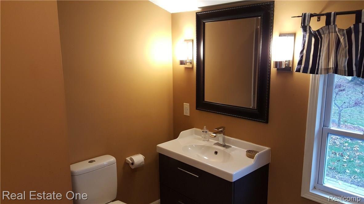 14457 Hogan Road Linden, MI 48451 - Photo 11 of 12 20151116_162825 - Copy.jpg