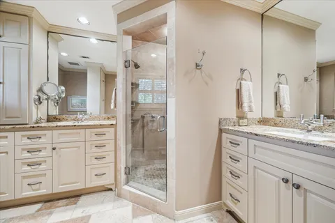 $649,000 | 7714 Skyline Drive, Houston, TX 77063