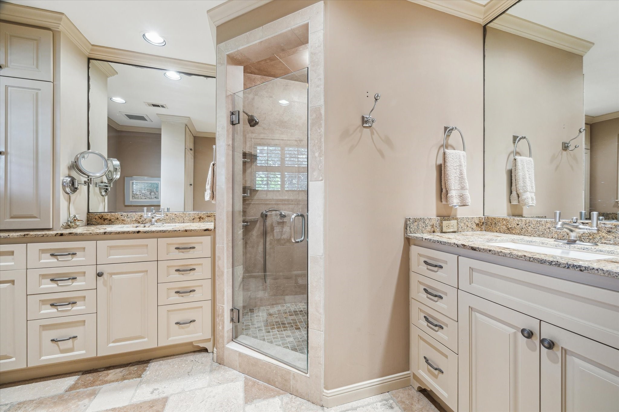 7714 Skyline Drive Houston, TX 77063 - Photo 15 of 28