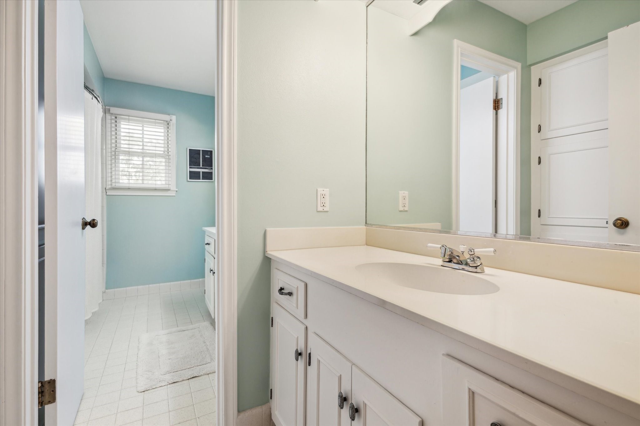 7714 Skyline Drive Houston, TX 77063 - Photo 19 of 28