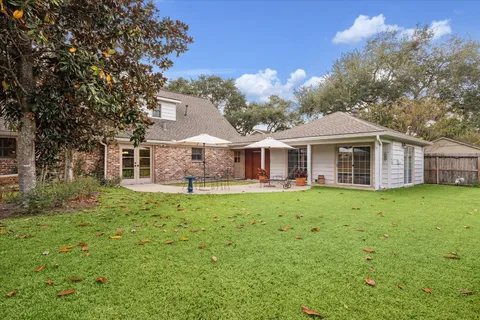 $649,000 | 7714 Skyline Drive, Houston, TX 77063