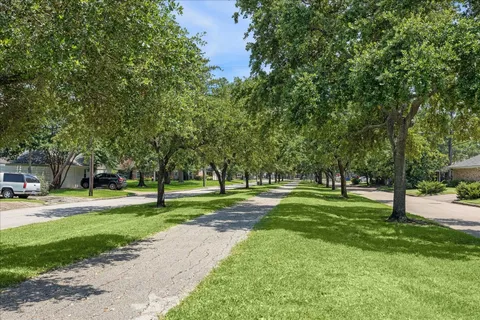 $649,000 | 7714 Skyline Drive, Houston, TX 77063