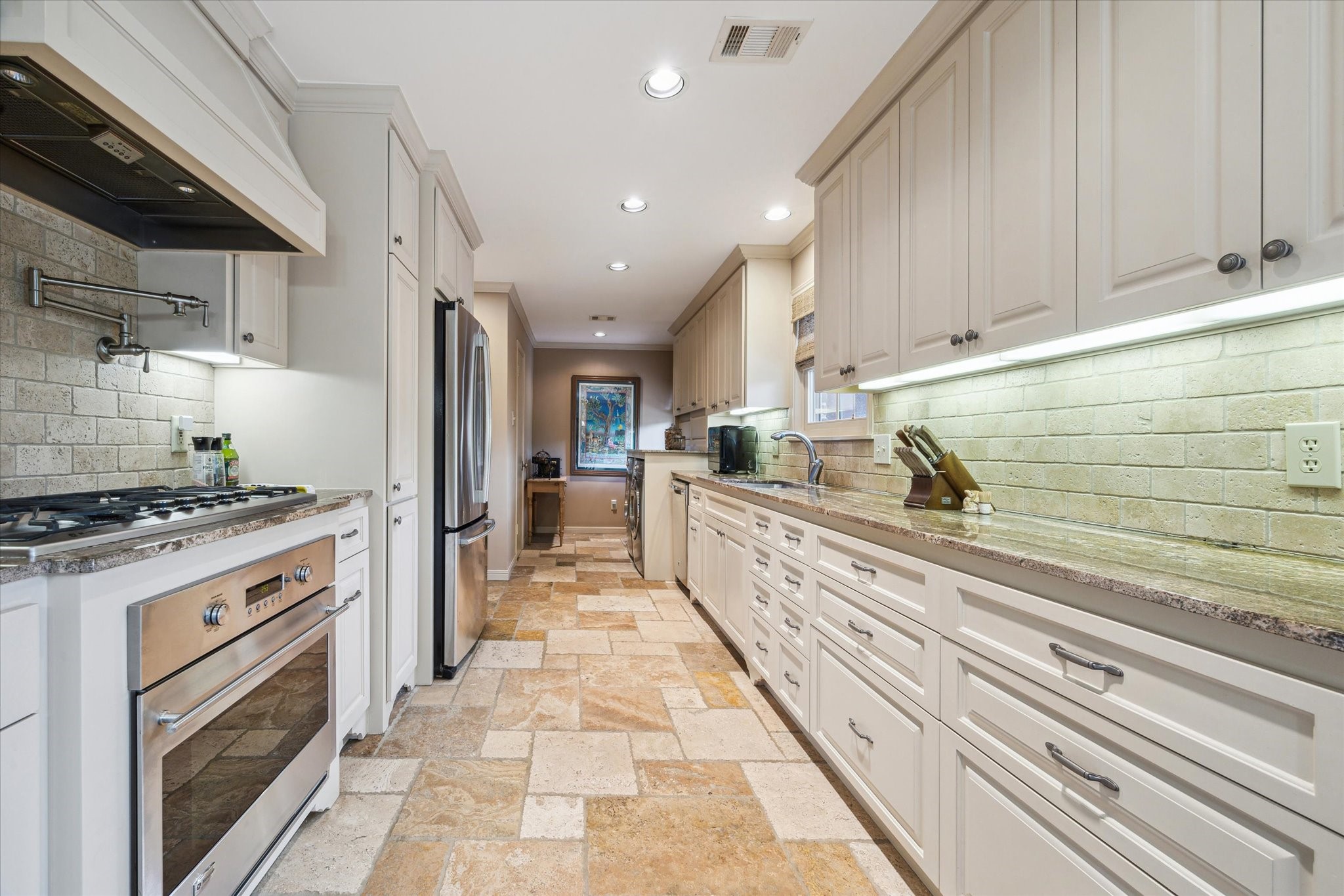 7714 Skyline Drive Houston, TX 77063 - Photo 7 of 28