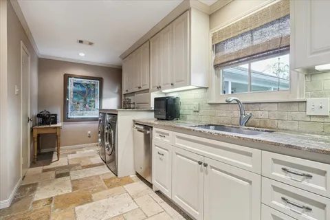 $649,000 | 7714 Skyline Drive, Houston, TX 77063