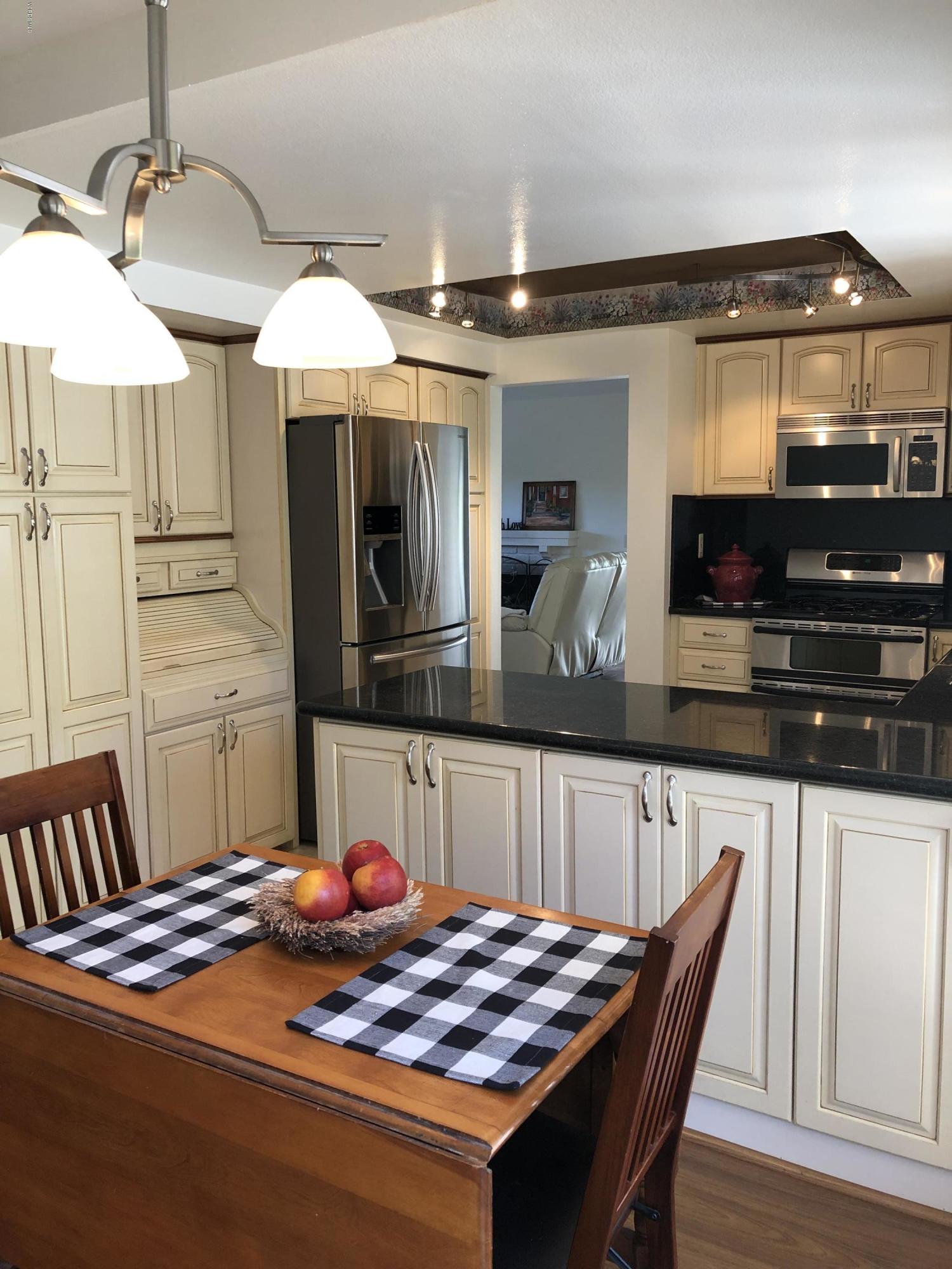 971 Thistlegate Road Oak Park, CA 91377 - Photo 16 of 33 a kitchen view with table and chairs