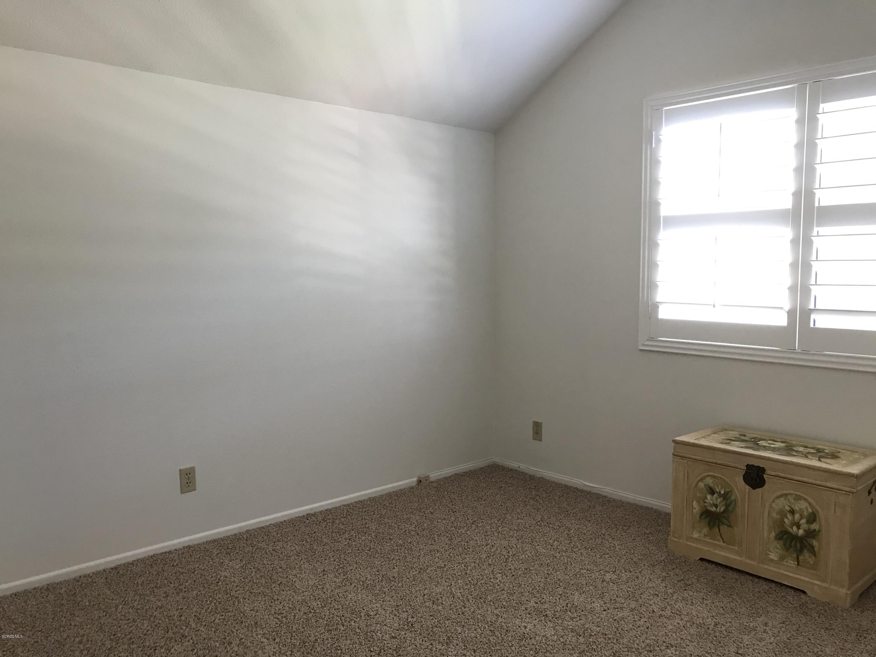 971 Thistlegate Road Oak Park, CA 91377 - Photo 20 of 33 an empty room with a window
